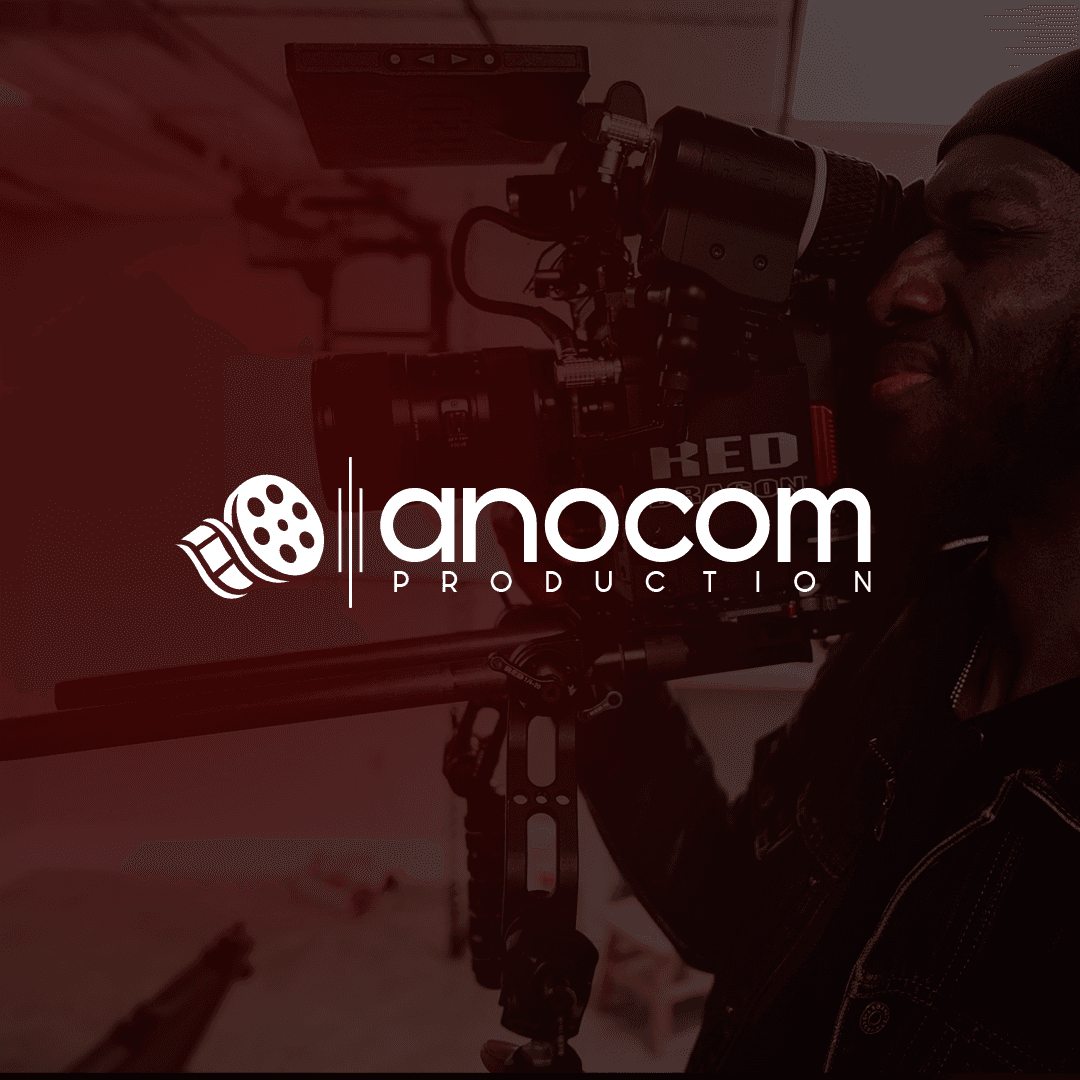 Cadreur Anocom Production au tournage avec une caméra RED